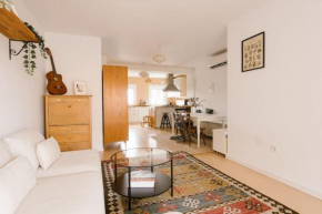 Cozy but modern 2 bed/bath perfect for families